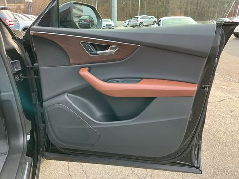 Used 2025 Audi Q8 Premium image 34
