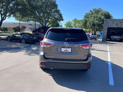 Used 2015 Toyota Highlander Plus FWD image 9