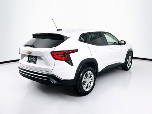 Used 2025 Chevrolet Trax LS FWD image 9