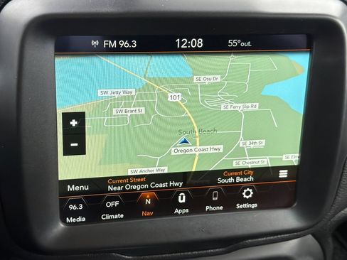 Used 2023 Jeep Renegade Latitude AWD/4WD image 16