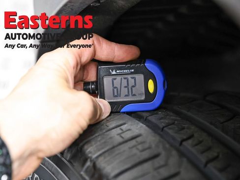 Used 2023 Jeep Grand Cherokee Limited w/ Black Appearance Package AWD/4WD image 28