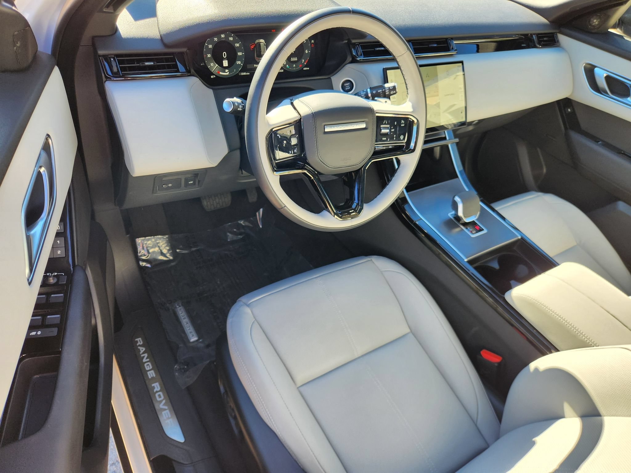 Used 2026 Land Rover Range Rover Velar S AWD/4WD image 16