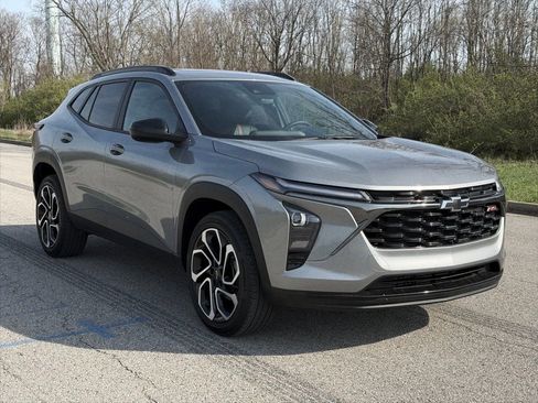 Used 2025 Chevrolet Trax RS w/ Sunroof Package image 32