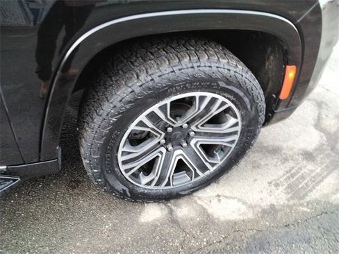 Used 2024 Jeep Wagoneer L Series II image 17