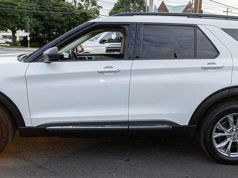 Used 2023 Ford Explorer XLT w/ Equipment Group 202A AWD/4WD image 21