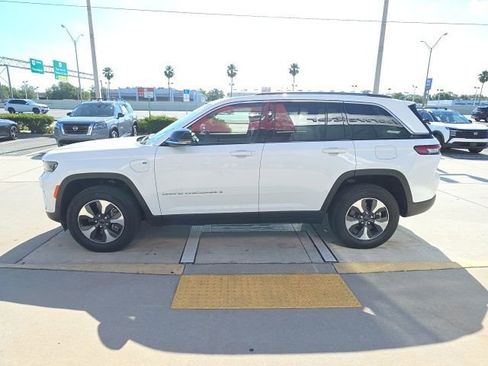 Used 2023 Jeep Grand Cherokee 4WD 4xe image 7