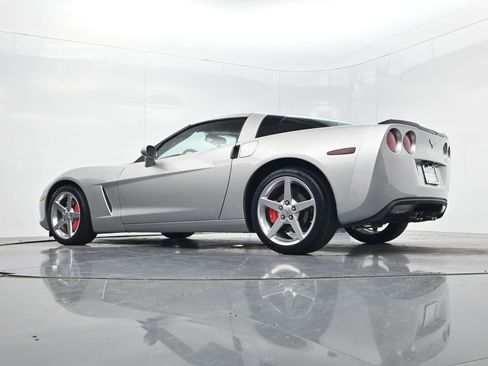 Used 2005 Chevrolet Corvette Coupe w/ Preferred Equipment Group RWD image 35