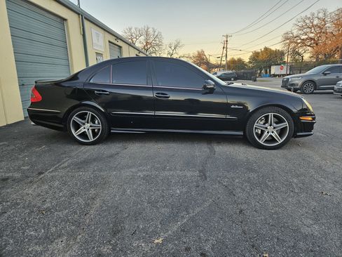 Used 2007 Mercedes-Benz E 63 AMG 4dr Sdn 6.3L AMG RWD image 3