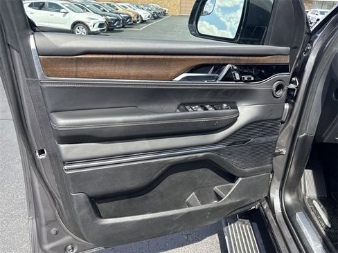 Used 2022 Jeep Grand Wagoneer Series I image 23