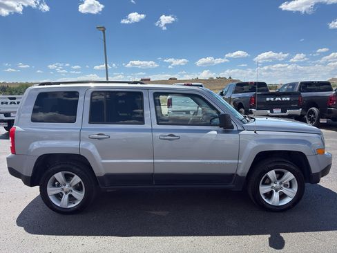 Used 2014 Jeep Patriot Latitude AWD/4WD image 4