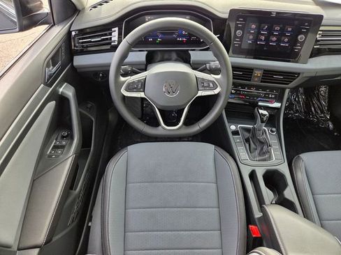 New 2025 Volkswagen Jetta SE image 8