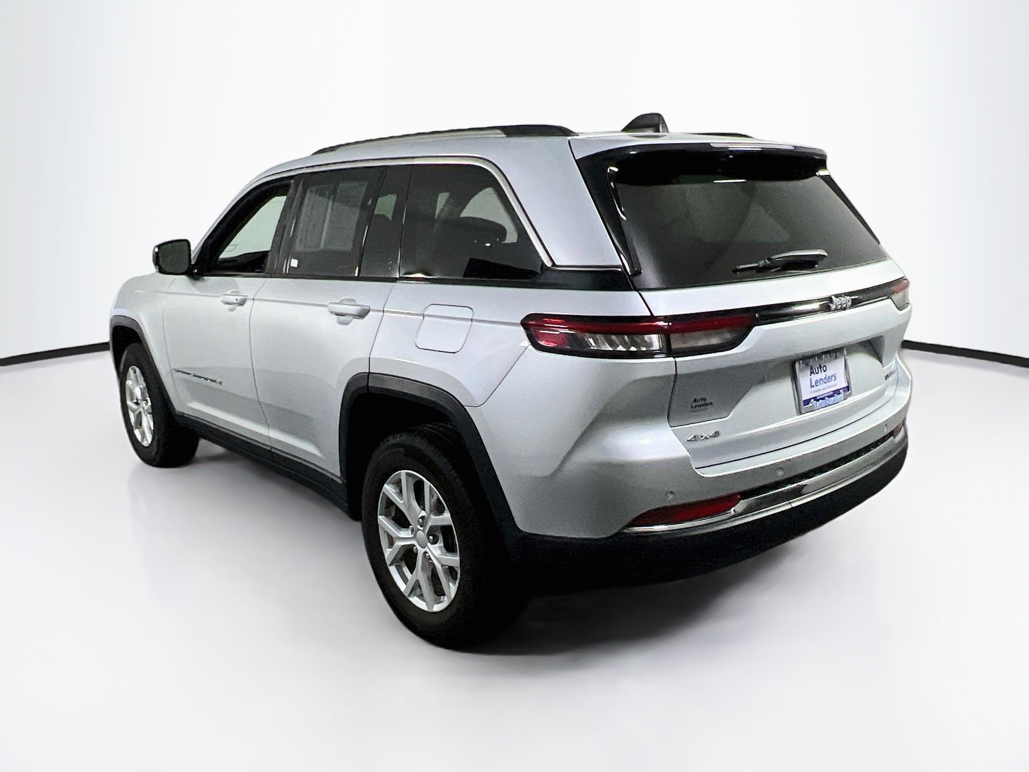 Used 2023 Jeep Grand Cherokee Limited AWD/4WD image 7
