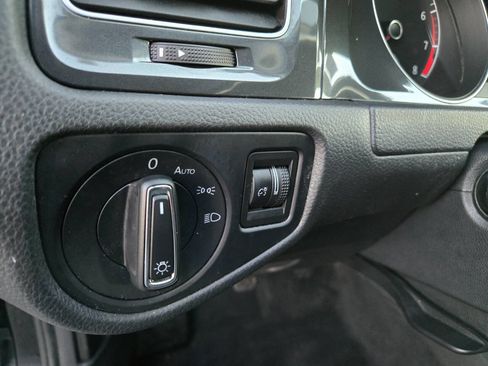 Used 2018 Volkswagen Golf S image 16