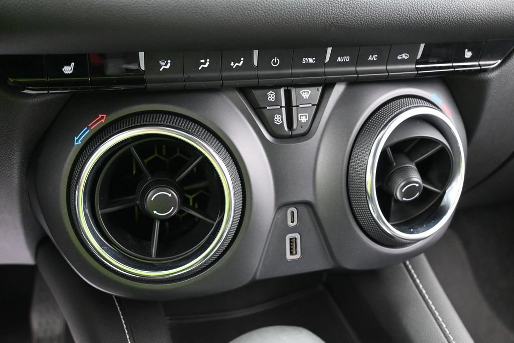 Used 2025 Chevrolet Blazer LT FWD image 11