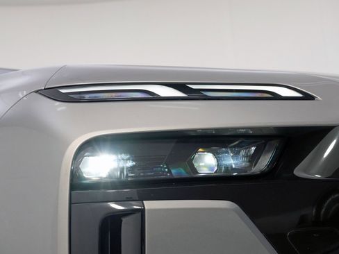 Used 2023 BMW i7 xDrive60 image 69