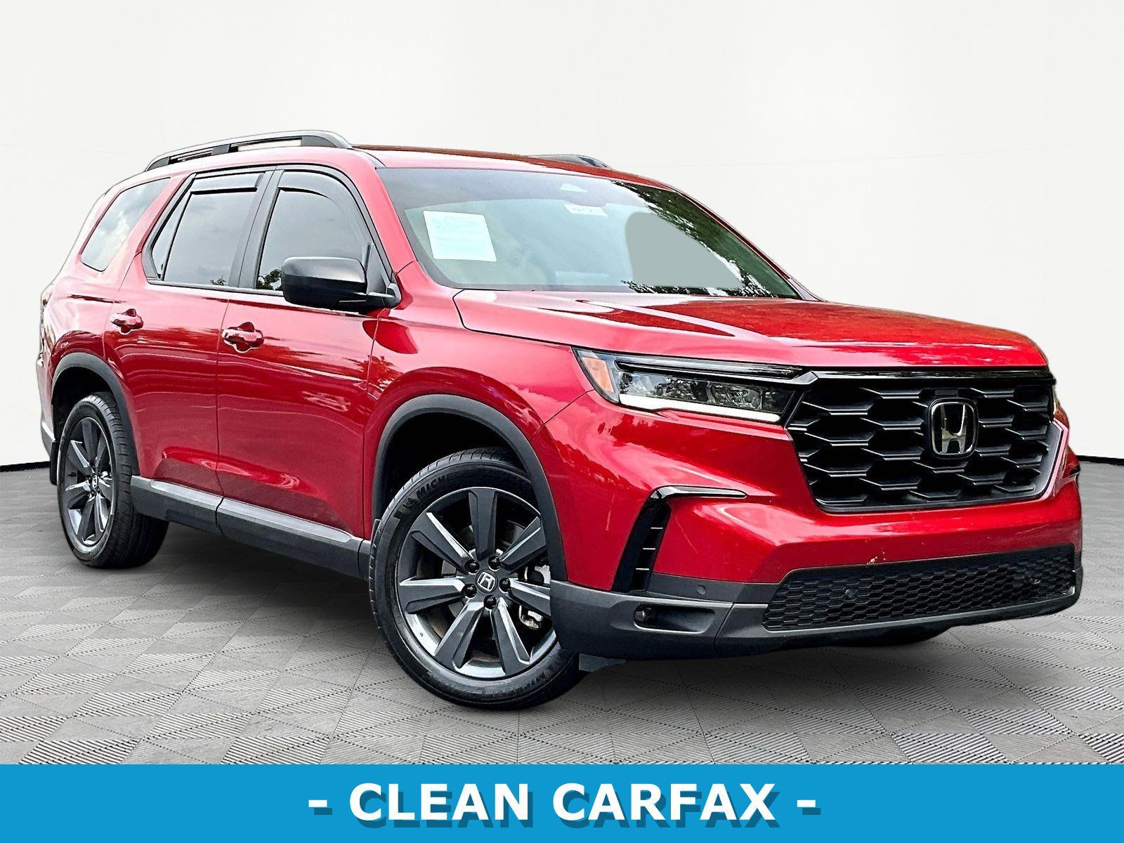 Used 2025 Honda Pilot Sport image 3