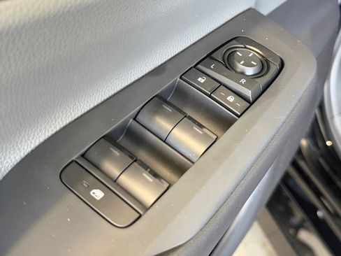 Used 2024 Toyota Prius LE FWD image 20