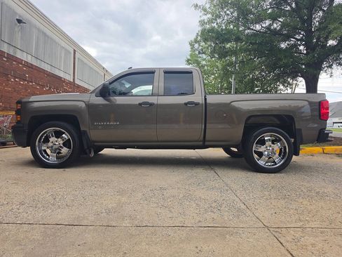 Used 2015 Chevrolet Silverado 1500 W/T RWD image 6