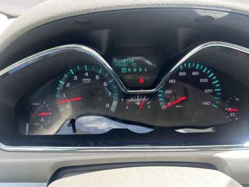 Used 2017 Chevrolet Traverse LS FWD image 2