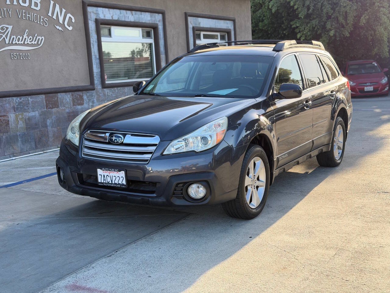 Used 2013 Subaru Outback 2.5i Premium AWD/4WD image 2