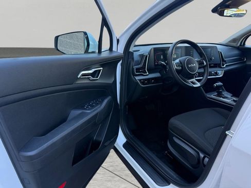 Certified 2025 Kia Sportage LX AWD/4WD image 18