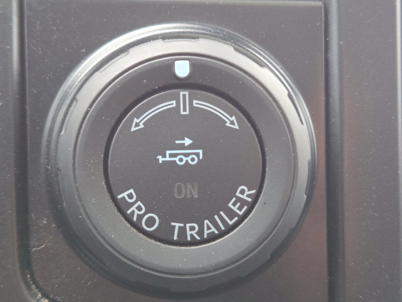 Used 2024 Ford F350 Platinum w/ FX4 Off-Road Package AWD/4WD image 13