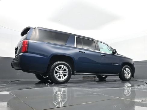 Used 2017 Chevrolet Suburban LT AWD/4WD image 27