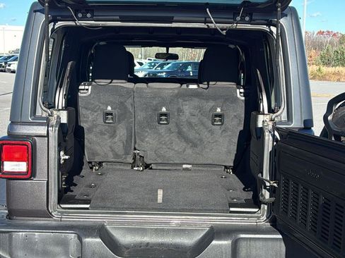 Used 2019 Jeep Wrangler Unlimited Sport image 22