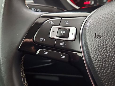 Used 2021 Volkswagen Tiguan SE image 25