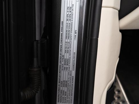 Used 2020 Bentley Bentayga V8 image 50