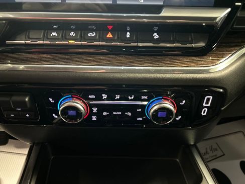 Used 2024 GMC Sierra 1500 Elevation w/ Preferred Package AWD/4WD image 19