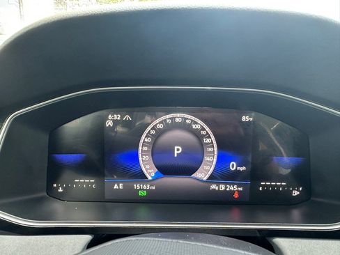 Used 2025 Volkswagen Jetta SE FWD image 19