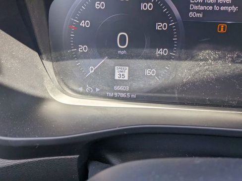 Used 2021 Volvo XC40 T5 Momentum w/ Premium Package image 27