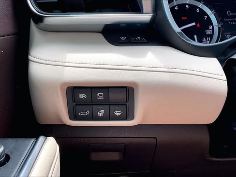Used 2021 Toyota Highlander Platinum FWD image 35