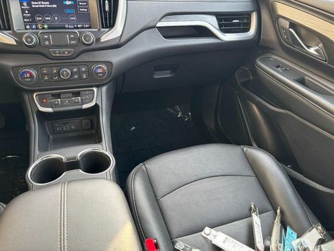 Used 2024 GMC Terrain SLT AWD/4WD image 19
