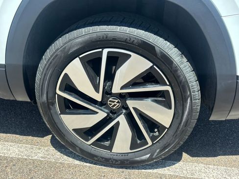 Used 2025 Volkswagen Atlas SE AWD/4WD image 18