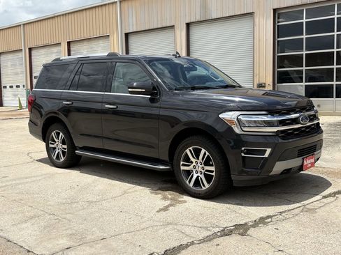 Used 2023 Ford Expedition Limited AWD/4WD image 3