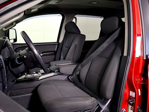 Used 2015 Nissan Titan SV image 23