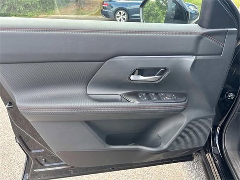 New 2025 Nissan Kicks SR w/ SR Premium Package image 21