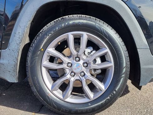 Used 2024 GMC Terrain SLT image 29