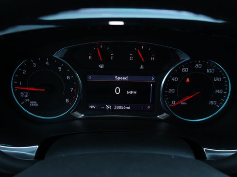 Used 2023 Chevrolet Traverse LT FWD image 16