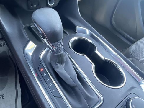 Used 2022 Chevrolet Traverse LT image 27