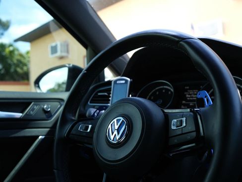 Used 2016 Volkswagen Golf R 4-Door image 44