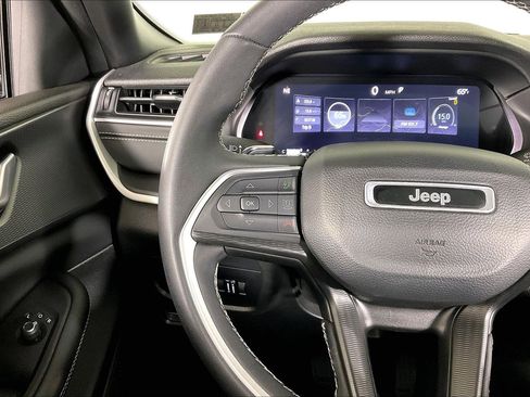 Used 2023 Jeep Grand Cherokee Altitude AWD/4WD image 16