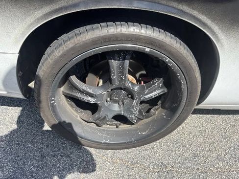 Used 2010 Dodge Challenger R/T RWD image 6