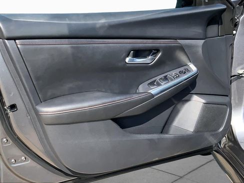 Used 2025 Nissan Sentra SR FWD image 22