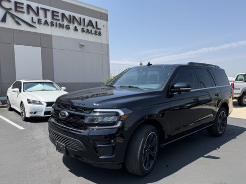 Used 2023 Ford Expedition Limited AWD/4WD image 2