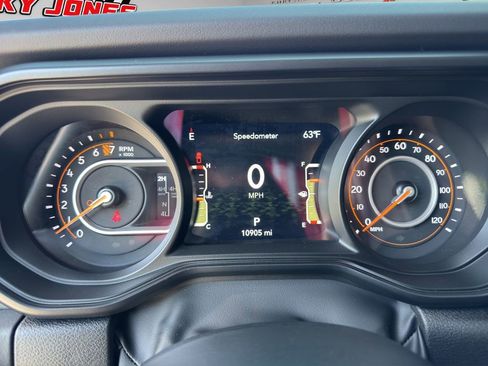 Used 2025 Jeep Gladiator Mojave AWD/4WD image 31