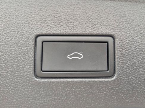 Used 2021 Volkswagen Atlas SE w/ Towing Package image 14