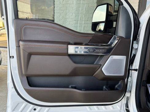 Used 2025 Ford F250 King Ranch w/ Chrome Package image 38